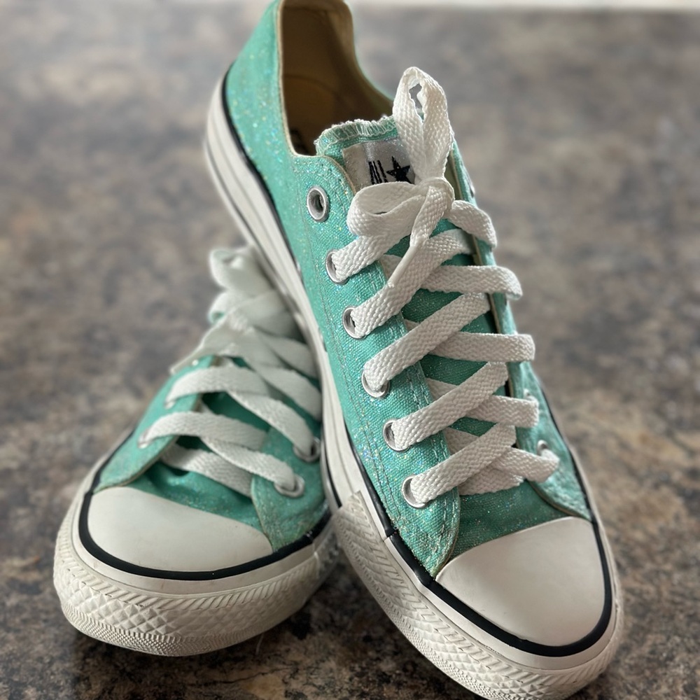 EUC glitter painted converse all star low cut